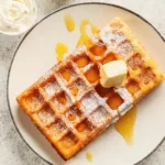 Belgische Waffeln mit Honig und Butter