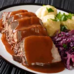 Klöße mit Schweinebraten und Rotkraut