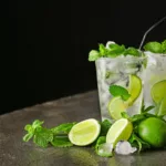 Mojito Cocktail mit Limette und Minze