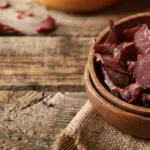 Beef Jerky in einer Schüssel