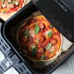 Pizza Margherita aus der Heißluftfritteuse
