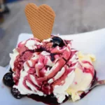 Amarena-Eis aus der Eismaschine