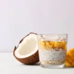 Chia Pudding mit Mango und Kokos
