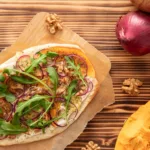 Flammkuchen mit Kürbis und Apfel